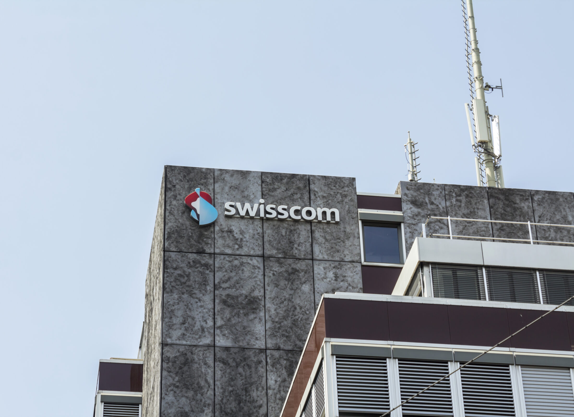 Swisscom: accordo sui salari 2025, previsto un aumento dell’1,3%